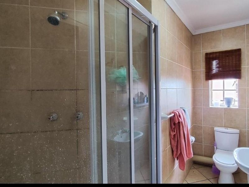 Priced to sell townhouse - Photo 8