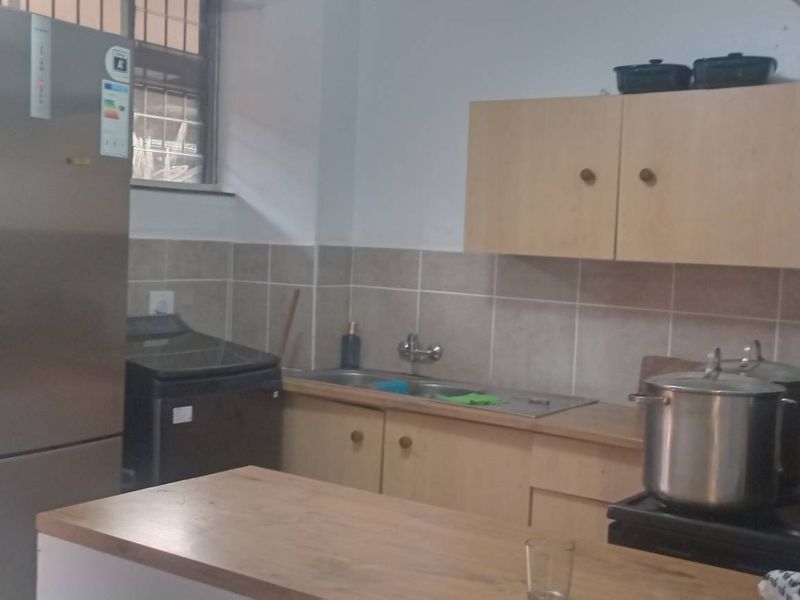 "Ground Floor Silverton Apartment: Comfort & Convenience!" - Photo 5