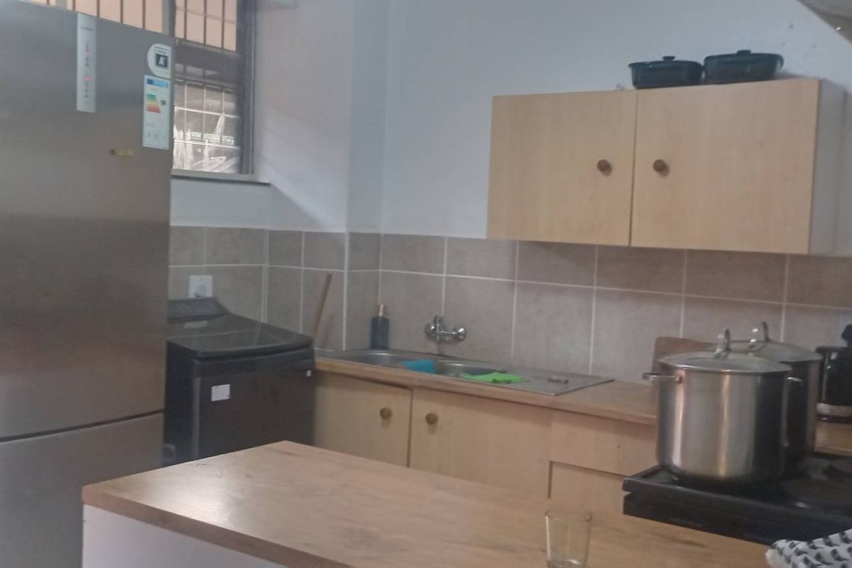 "Ground Floor Silverton Apartment: Comfort & Convenience!" - Photo 5