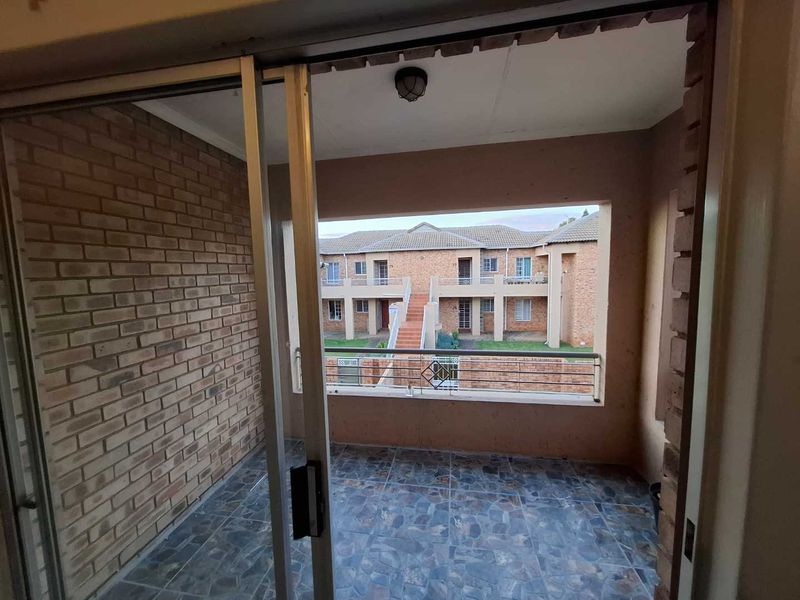 Stunning 2 bedroom in Equestria - Photo 6