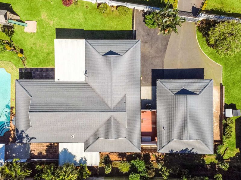 Immaculate, renovated home on pancake flat land with magnificent ocean views! - Photo 5