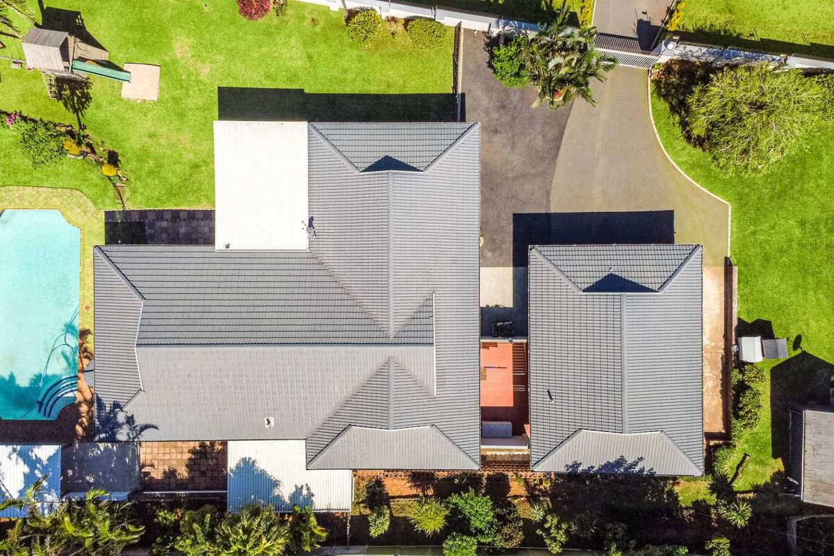 Immaculate, renovated home on pancake flat land with magnificent ocean views! - Photo 5