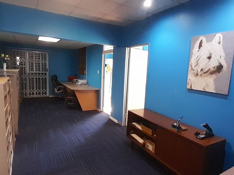 Your Dream Office in Windermere: Spacious & Secure! - Photo 10