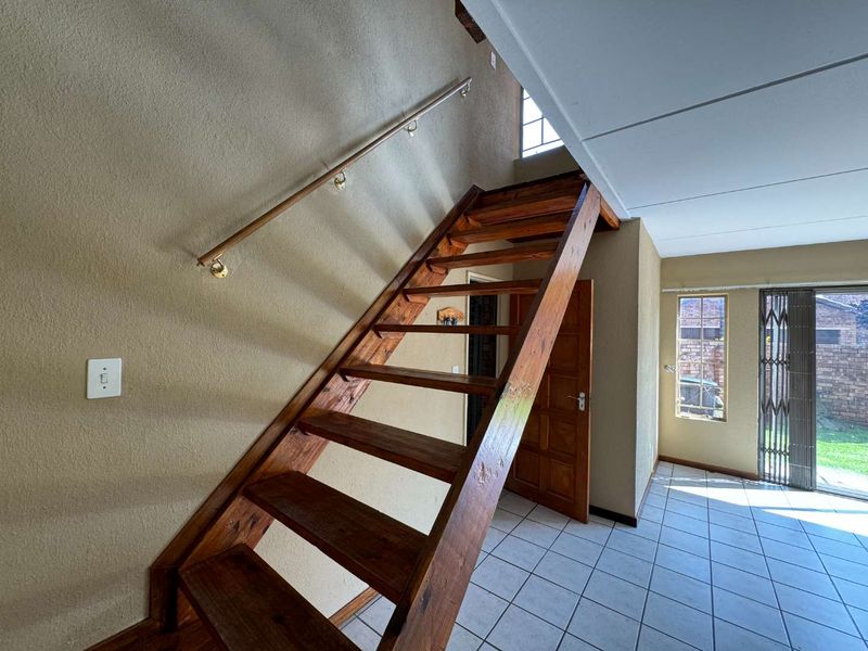 Stunning 3 bedroom townhouse to rent in Weltevredenpark - Photo 8