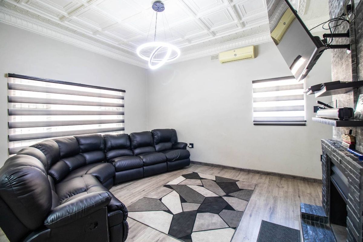 Beautiful 3 Bedroom family home in Western Extention - Photo 2