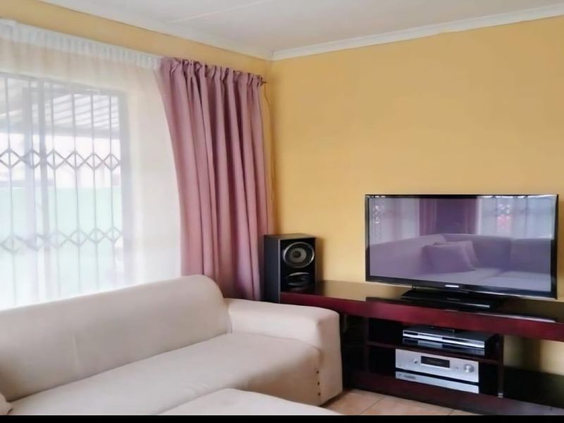 2 Bedroom House for Sale in Soshanguve Ext6 - Photo 9
