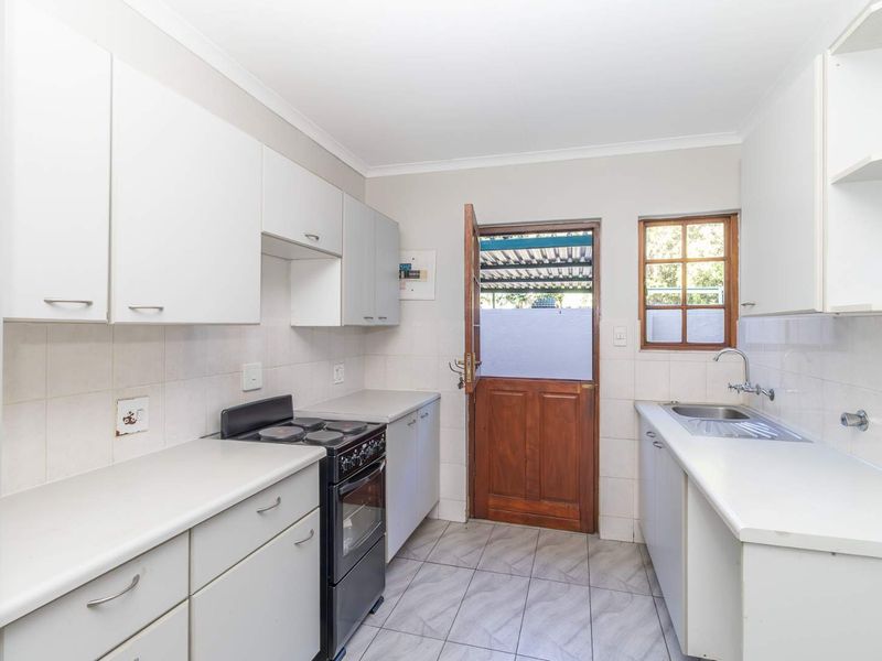 Spacious 2 Bedroom townhouse - Photo 7