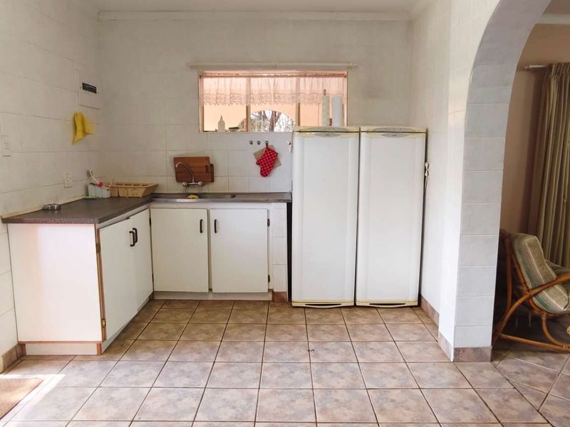 Charming Move-In Ready Home in Sought-After Leeupoor - Photo 9