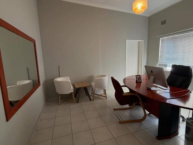 Office Building to Let - Photo 6