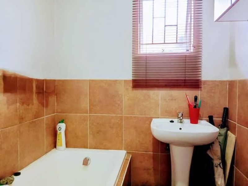 2 Bedroom, 1 Bathroom House for Sale in Lotus Gardens - Photo 8