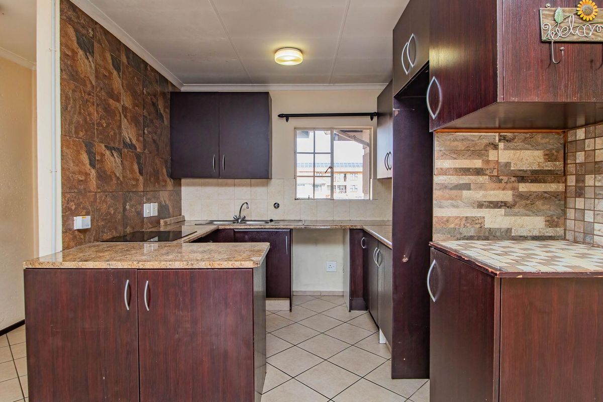 Your Ideal 2-Bed Apartment with Ensuite & Pool Amenities! - Photo 3