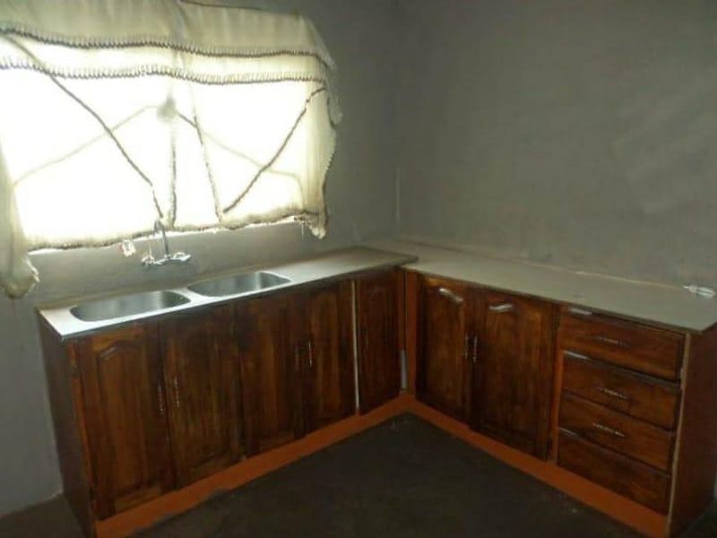 2 bedrooms family home in Atteridgeville ext7 - Photo 7