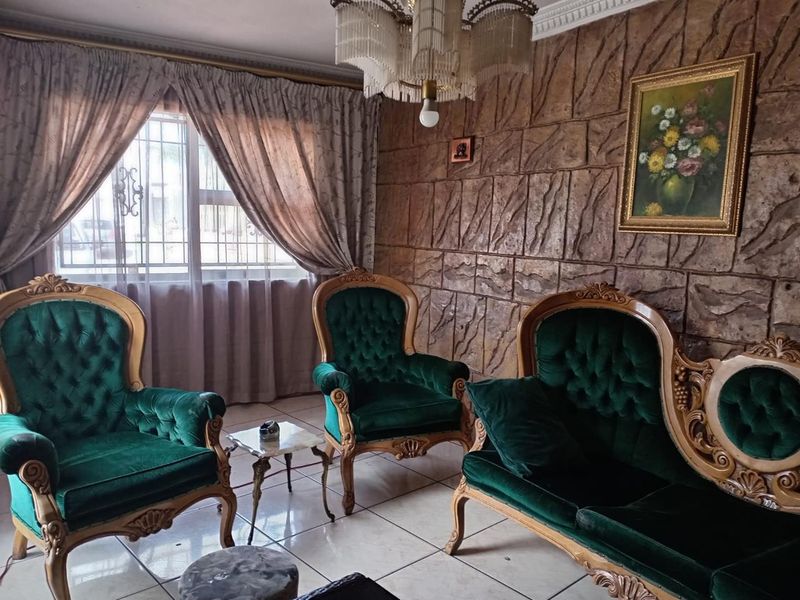 Huge home with 2 Flatlets for added income - Photo 9