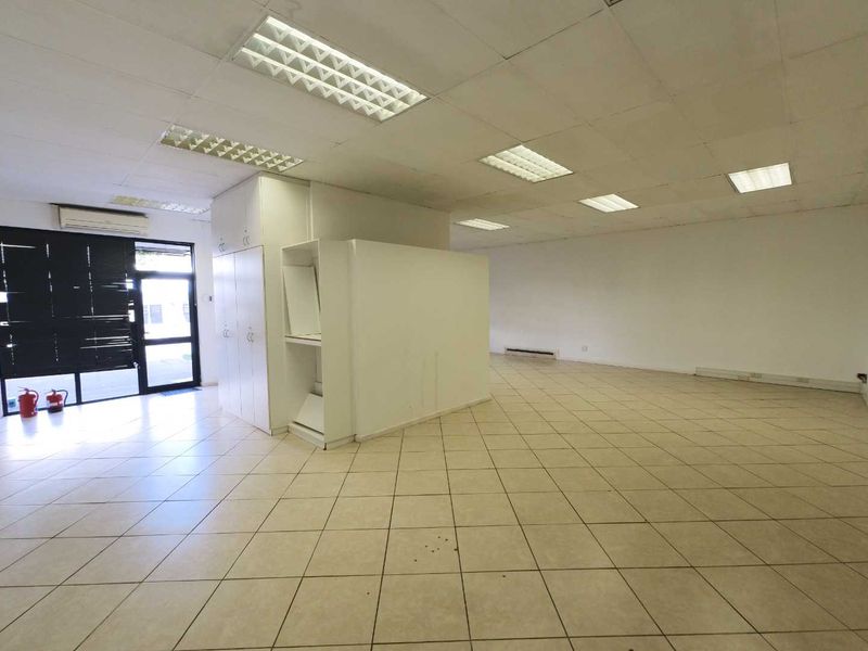 102m2 | TILED STORAGE/OFFICE | AVAILABLE TO LET - Photo 2