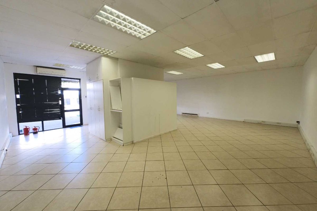 102m2 | TILED STORAGE/OFFICE | AVAILABLE TO LET - Photo 2