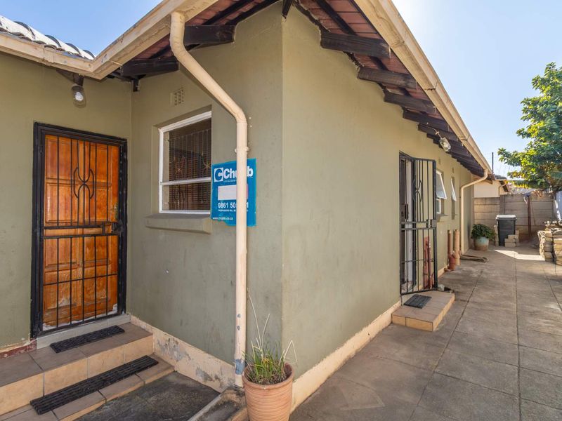 4 Bedroom House for Sale in Cosmo City - Photo 3