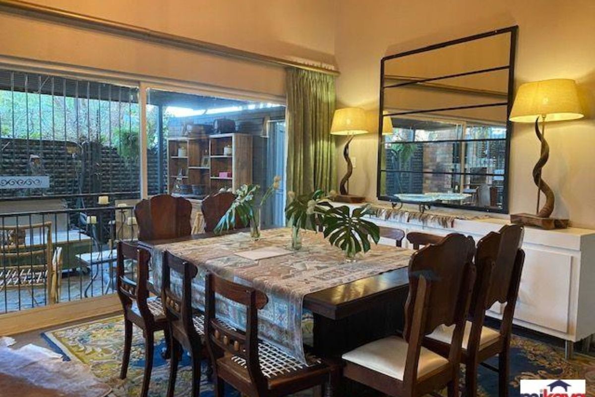 Sophisticated Charm and Elegance PLUS 3 flats! - Photo 4