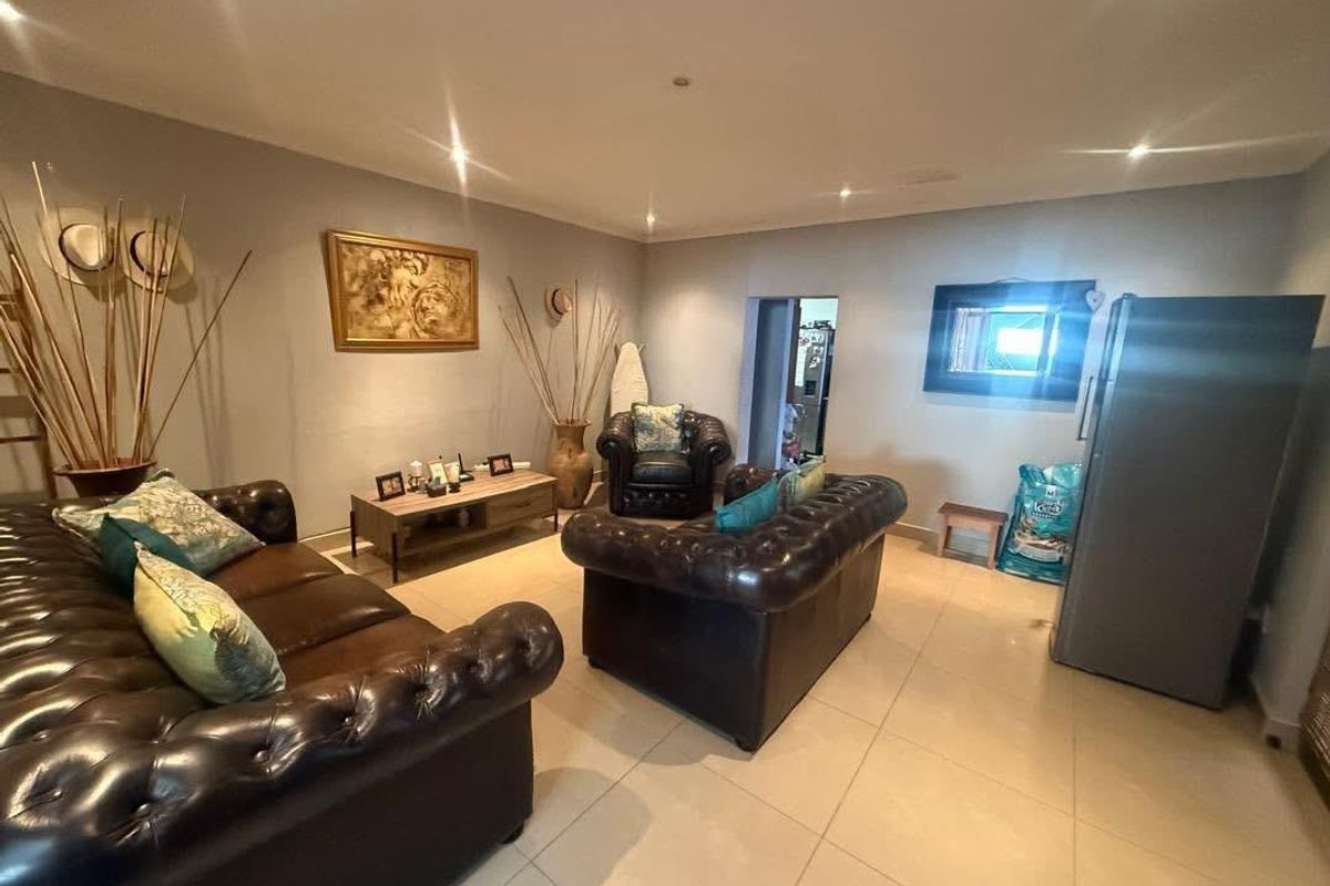Freestanding house for sale in Dorado Park - Photo 2