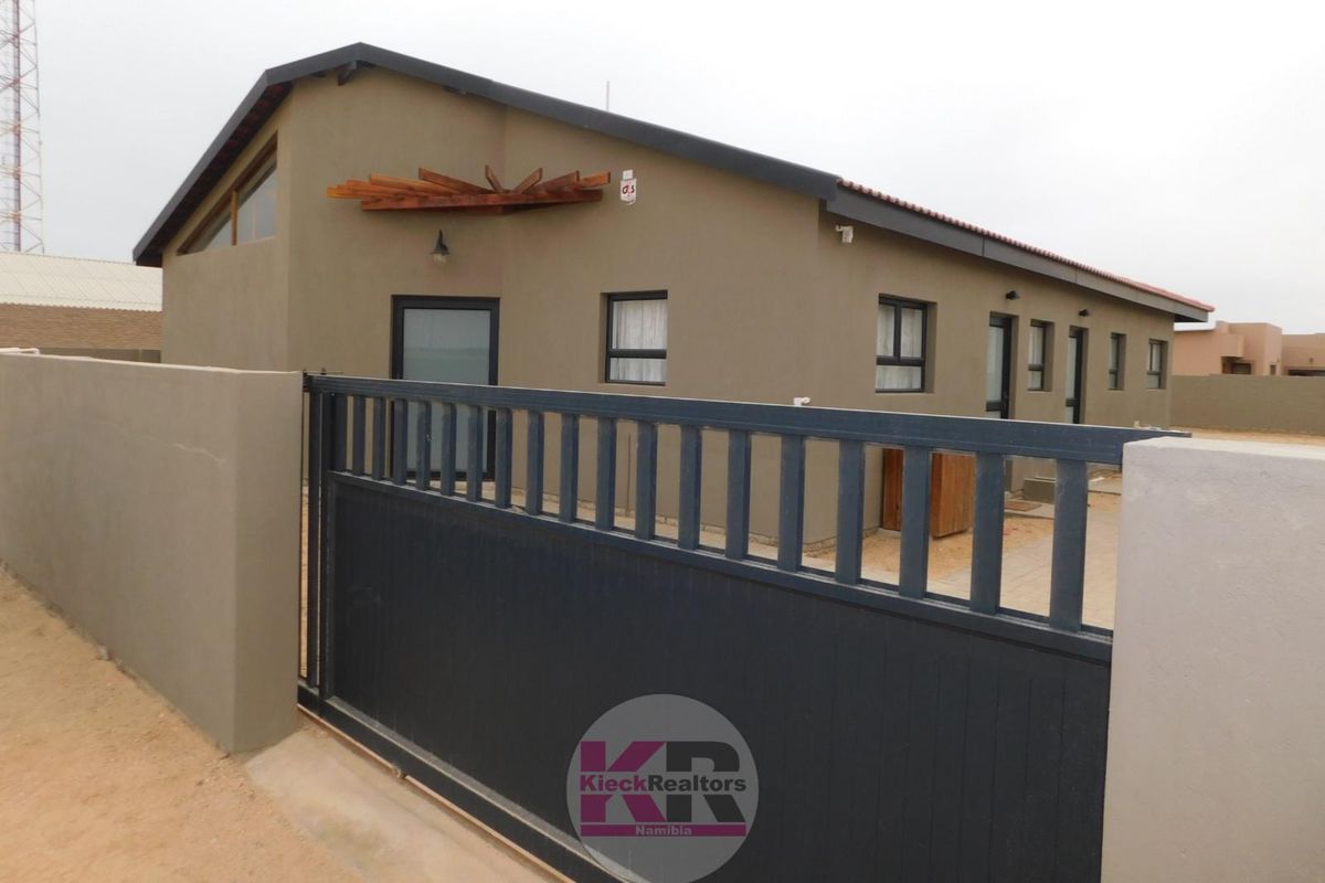 3 Bedroom House for Sale in Henties Bay - Photo 3