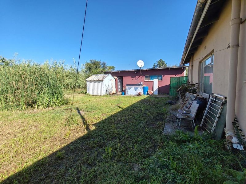 2 Hectare Small-holding with Family Home - Photo 2