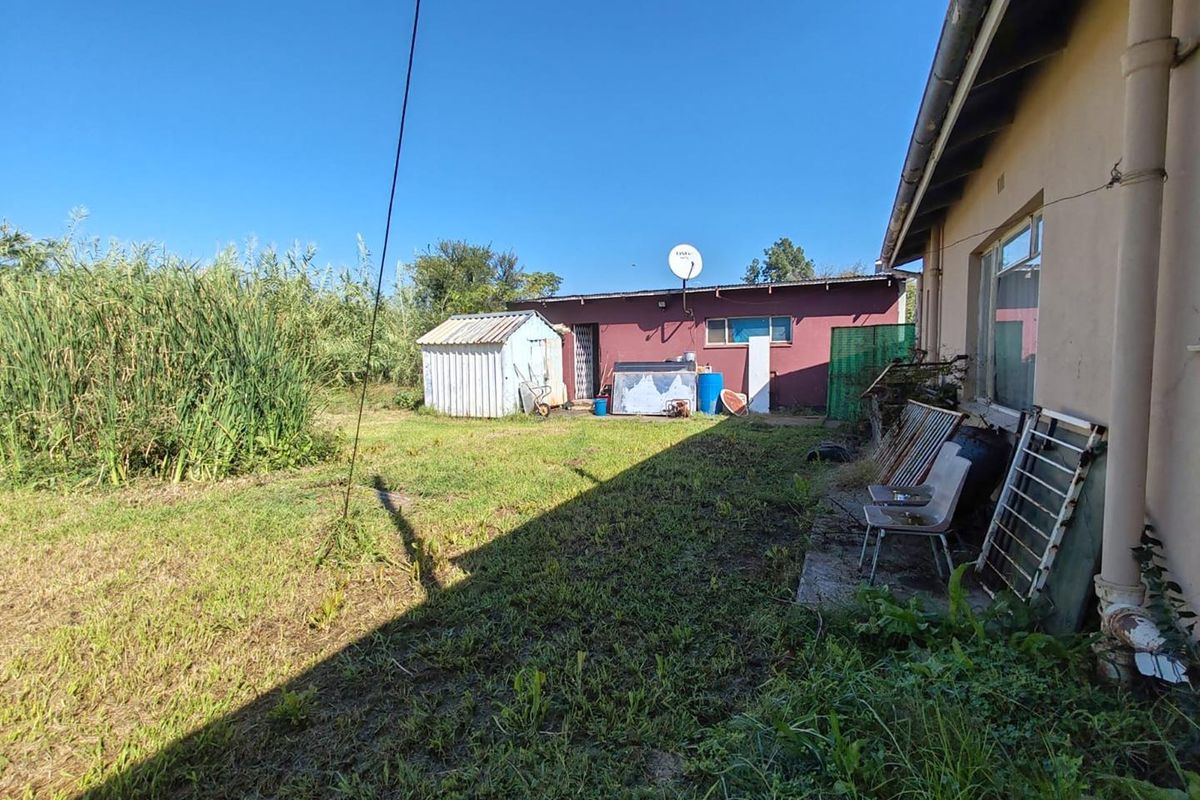 2 Hectare Small-holding with Family Home - Photo 2