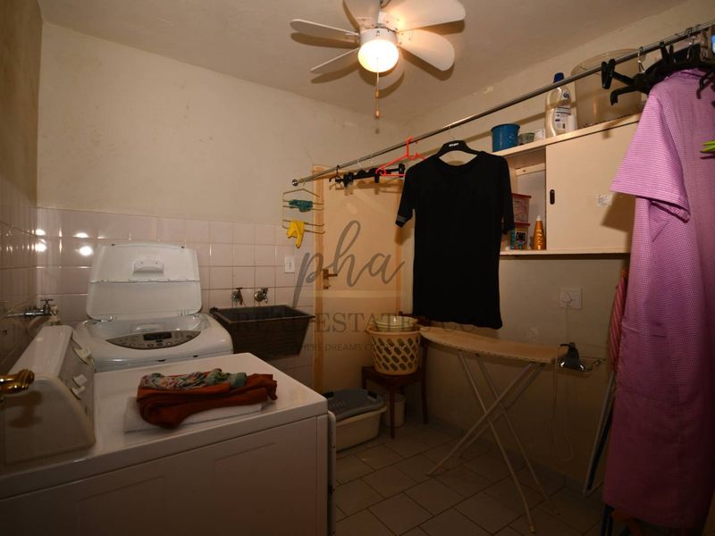 Spacious Multi-Unit Home with Income Potential in Swakopmund. - Photo 7