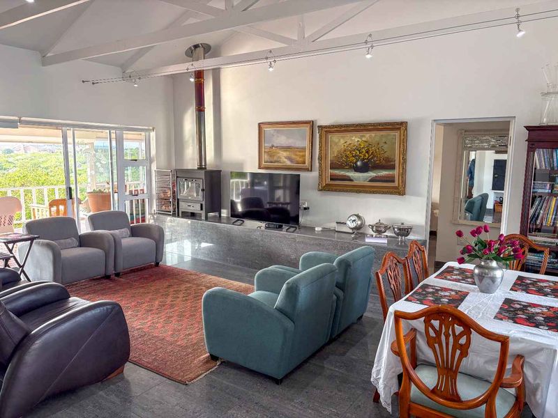 Where Family Comfort Meets a Coveted Goukou River Location - Photo 3