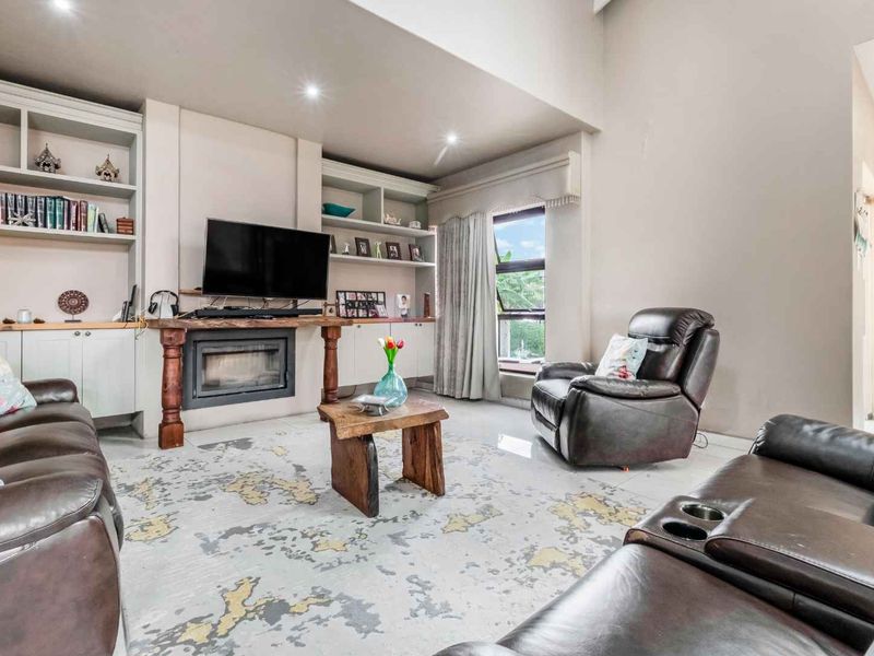 LIFE WITH LUXURY, INDULGENCE AND CONVENIENCE, THIS CHIC HOME IS A MUST SEE - Photo 5