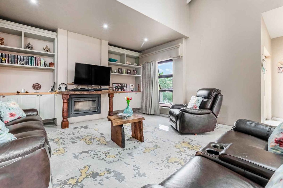 LIFE WITH LUXURY, INDULGENCE AND CONVENIENCE, THIS CHIC HOME IS A MUST SEE - Photo 5