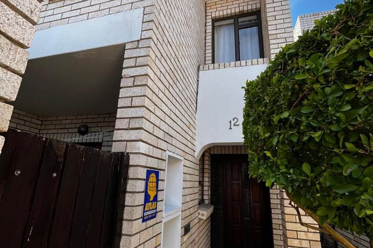 Immaculate 3-Bedroom Apartment - Photo 4