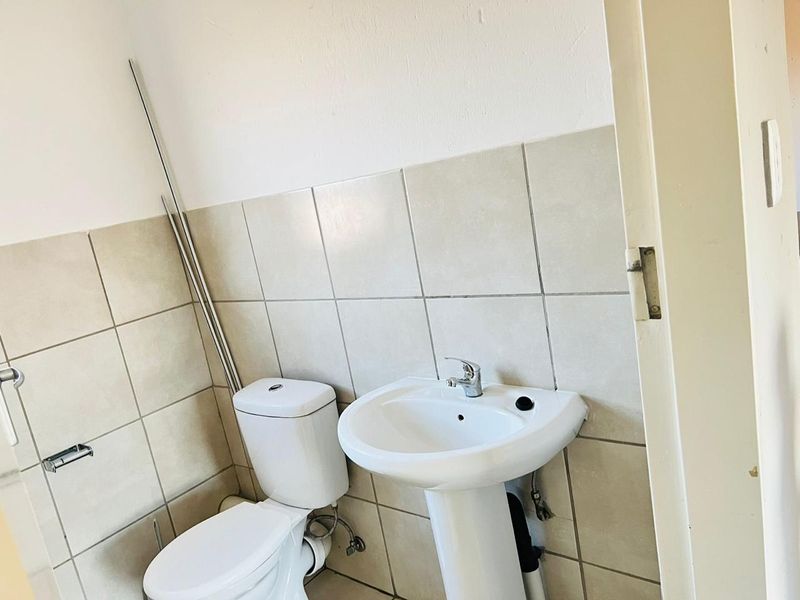 Move In and Start Living - Photo 10