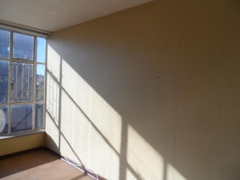 BACHELOR FLAT TO RENT IN ARCADIA - Photo 6