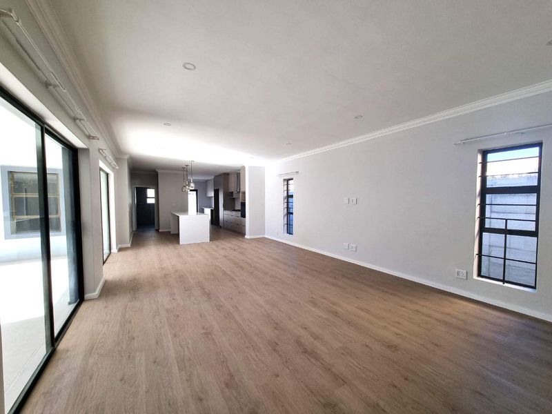Renovated Family Home to Rent in Parklands - Photo 6