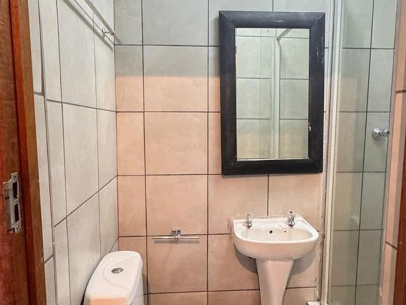 Charming 1-Bedroom Freestanding Cottage in Sought-After Randpark Ridge - Photo 7