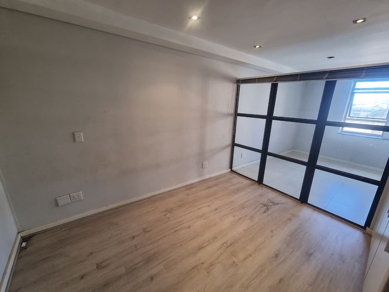 Unfurnished One-Bedroom Apartment To Let in Cape Town City Centre - Photo 7