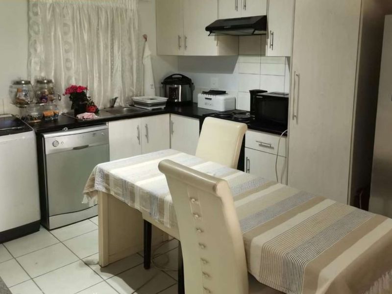 Relax in style in this ground-floor coastal unit - Photo 7