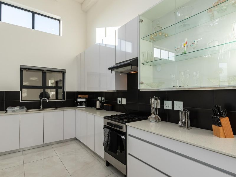 Location, Modern , Income generating - Photo 5