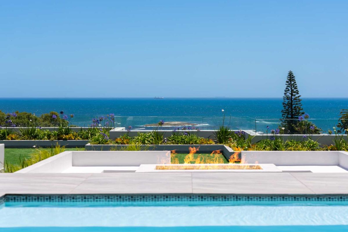 Brand-New 5-Bedroom Luxury Home in Camps Bay - Photo 5