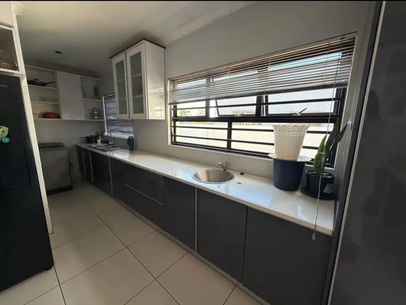 🏡 DOUBLE-STOREY HOUSE FOR SALE | NEW ROCKY CREST, WINDHOEK - Photo 4