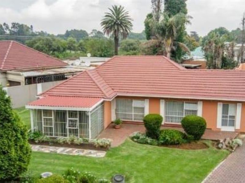 6 Bedroom House for sale in Rewlatch Johannesburg - Photo 3