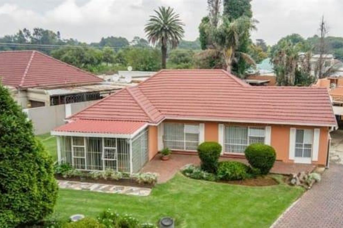 6 Bedroom House for sale in Rewlatch Johannesburg - Photo 3