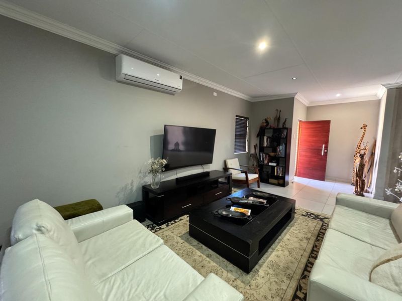 Charming Family Home in the Heart of Hillcrest, Kimberley - Photo 5