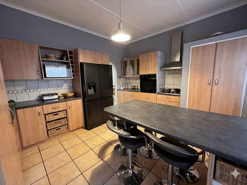 Spacious one level hosue for sale! - Photo 9