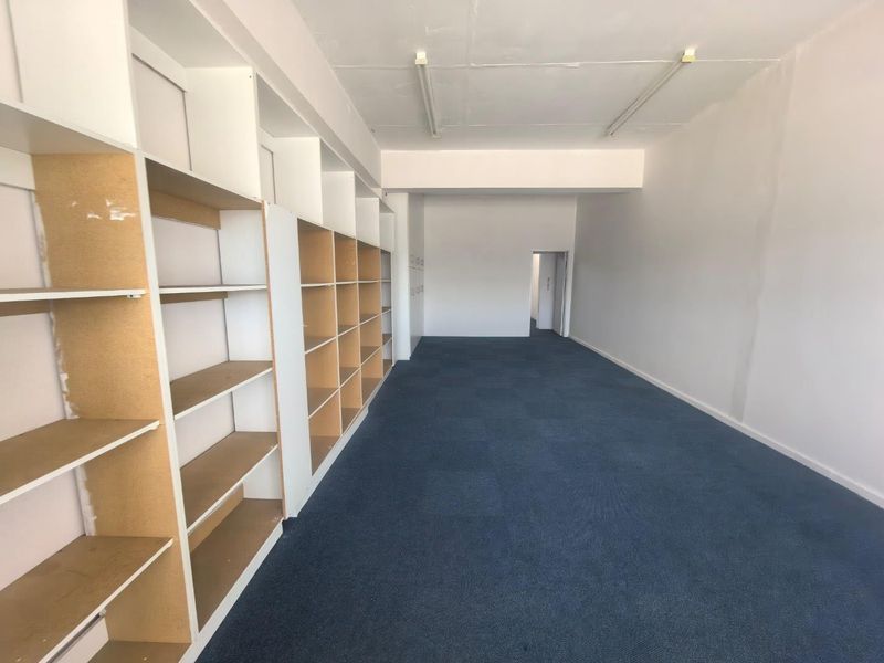 Boost Your Business in this Prime 57m2 Commercial Space! - Photo 6