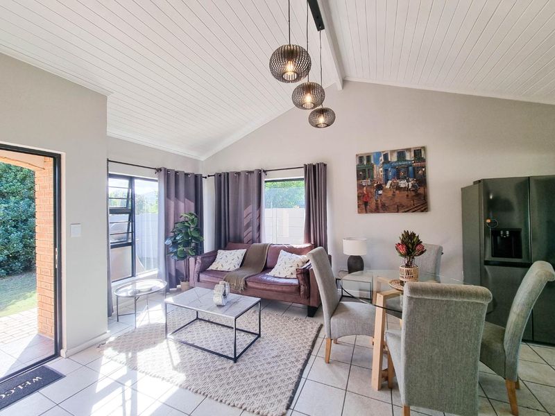 Modern family home - Photo 3