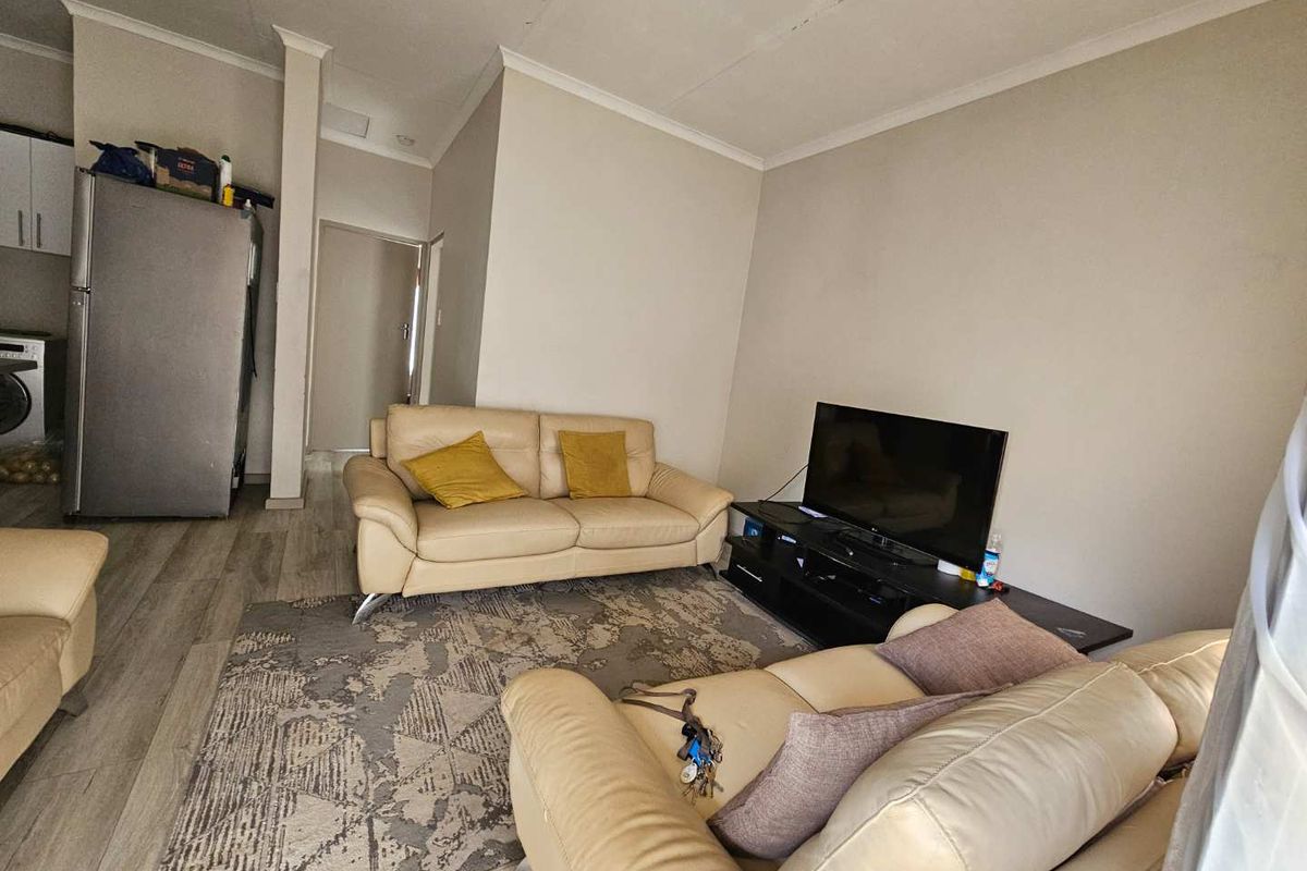 2 bedroomed town house in eldorette - Photo 2