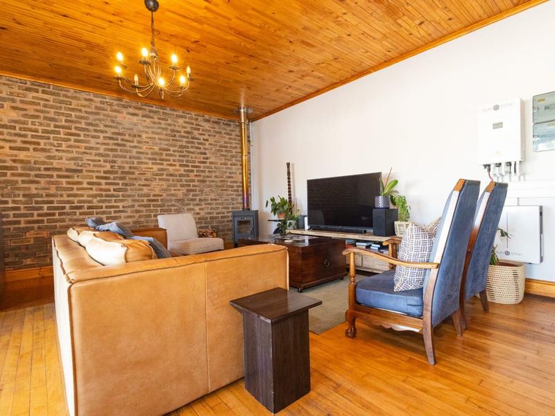 Spacious three-bedroom family home to rent in Parow Fairfield Estate - Photo 6