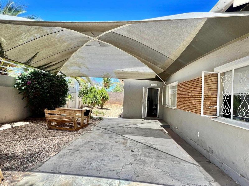 Office Building with 2 Bedroom Flat For Sale - Photo 3