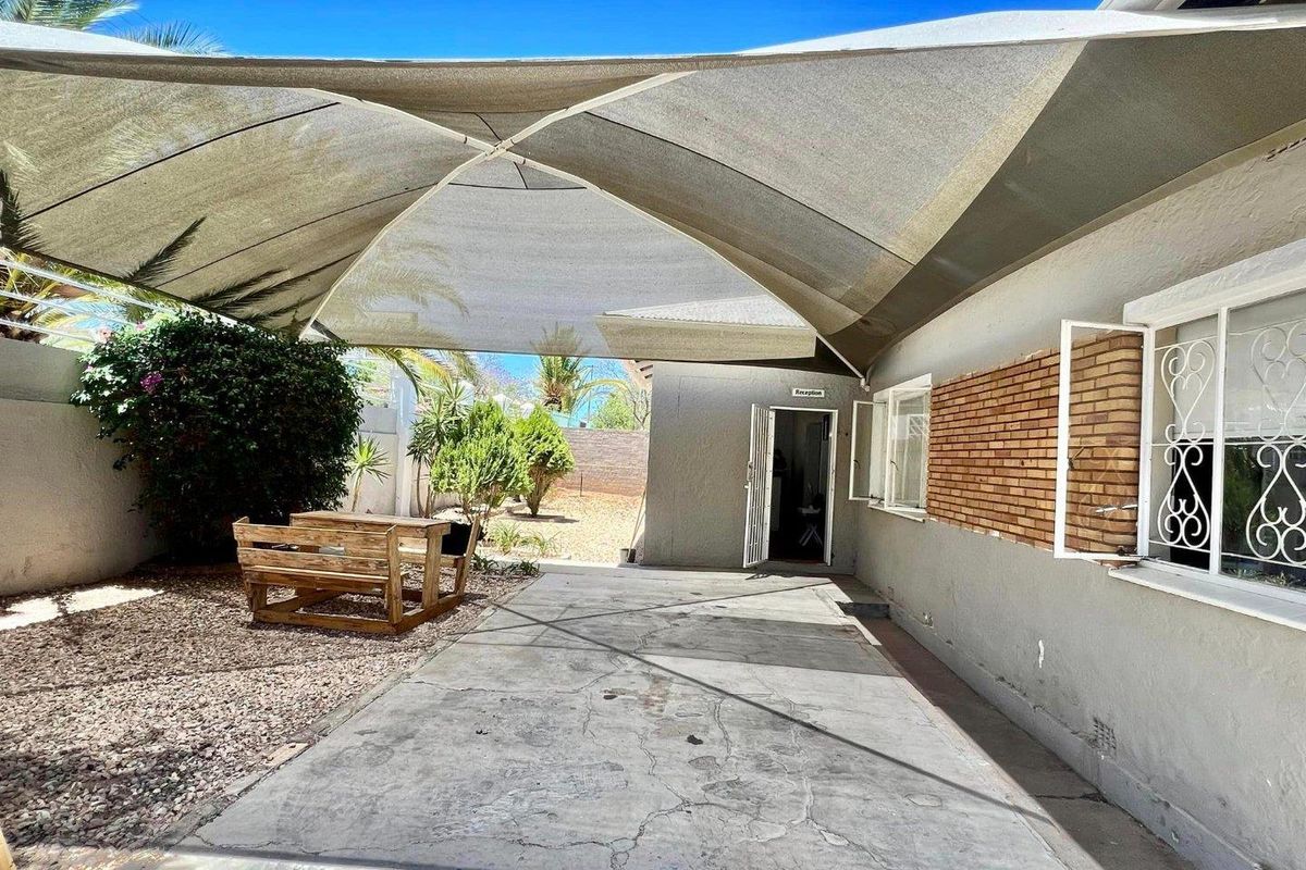 Office Building with 2 Bedroom Flat For Sale - Photo 3