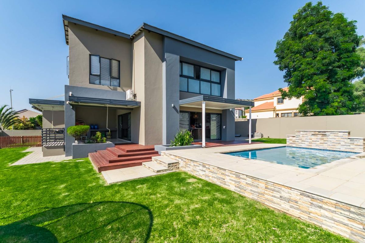 Modern Family Home for Sale – Secure Estate Living - Photo 4